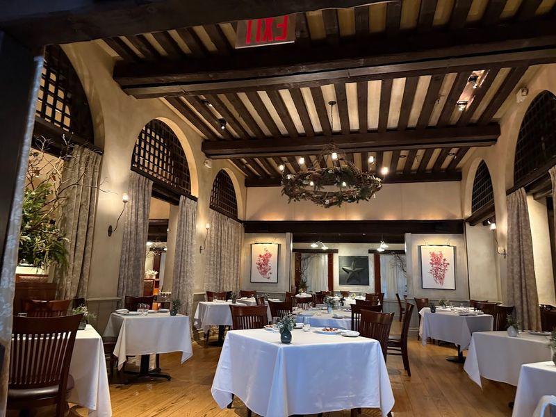 10 Restaurants In New York City That Turn A Good Trip Into An Unforgettable One - Decor Hint Gramercy Tavern