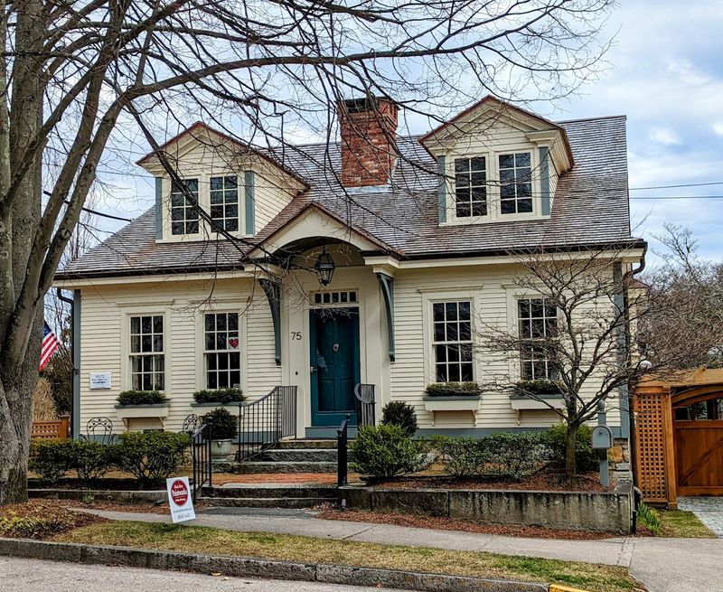 10 Sleepy Small Connecticut Towns That Actually Have The Best Food In The State - Decor Hint Stonington, Connecticut