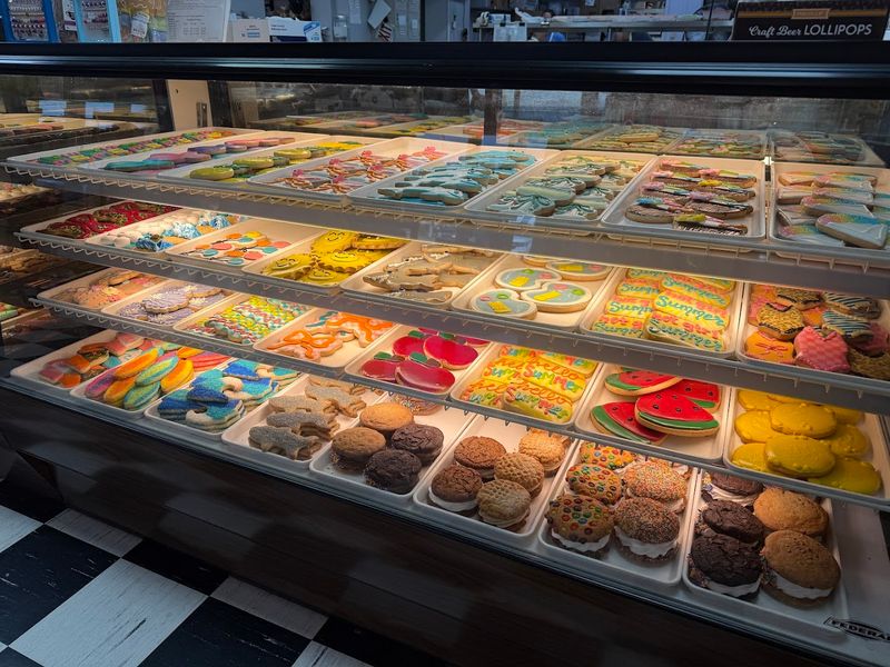 Cinotti's Bakery & Deli