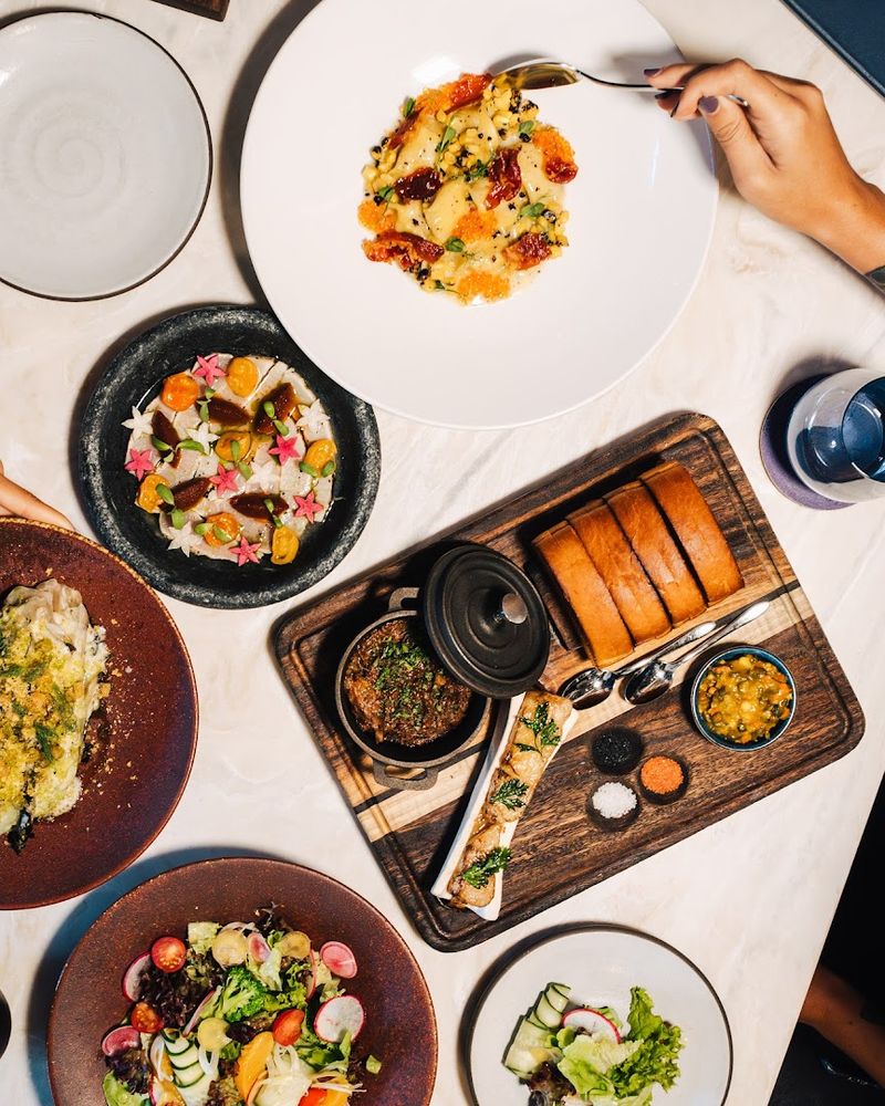 11 Elegant Hawaii Restaurants Worth Planning A Special Dinner Around - Decor Hint Senia