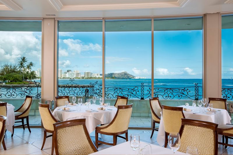 11 Elegant Hawaii Restaurants Worth Planning A Special Dinner Around - Decor Hint 53 By The Sea
