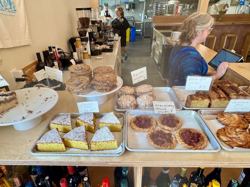 12 Maine Bakeries Locals Say Are Absolutely Worth The Drive - Decor Hint Cafe Grazie