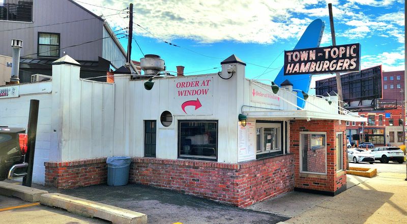 These 12 Longstanding Missouri Restaurants Are Perfect For A Weekend Road Trip - Decor Hint Town Topic Hamburgers