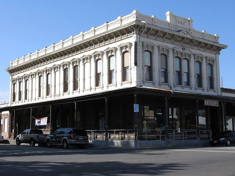 The Overlooked California Town Where Retirement Dreams Start Around $300,000 - Decor Hint A Historic Downtown That Feels Like A Real Community