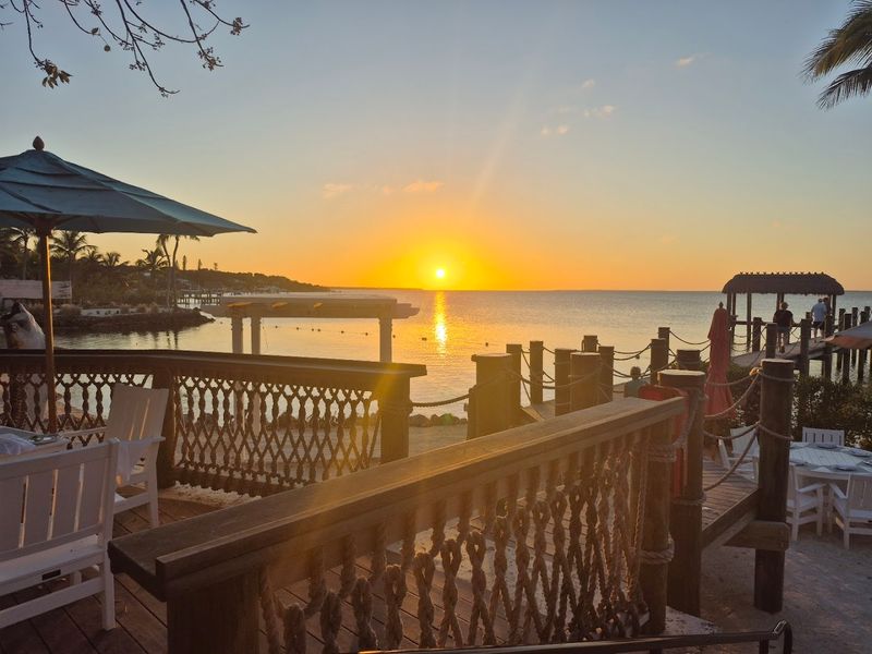 These 15 Florida Waterfront Restaurants Deliver Great Food And Beautiful Surroundings - Decor Hint Marker 88