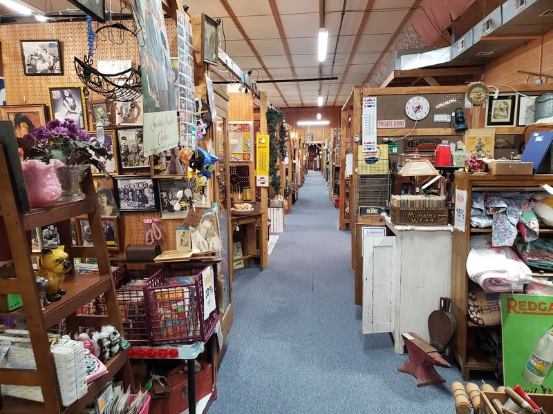 Platte Valley Antique Mall, Cafe and Pub, Greenwood