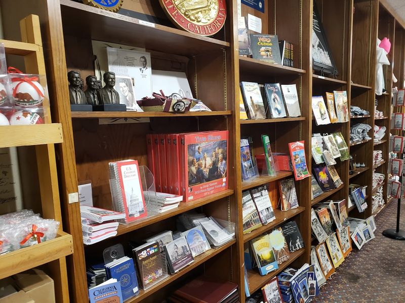 Capitol Books and Gifts - Sacramento