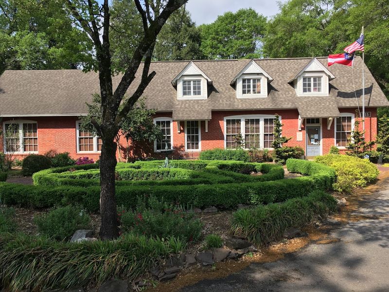 Life Moves Slow In This Beautiful Georgia Town And Rent Is Still Under $750 A Month - Decor Hint Crown Gardens And Archives