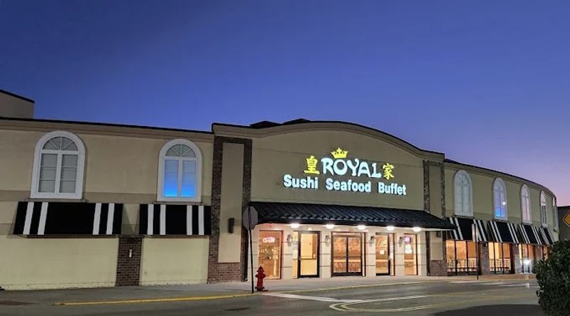 This Illinois Seafood Buffet Is Known For Crab That Keeps Diners Coming Back - Decor Hint Weekend Hours Make It Easy To Plan Around