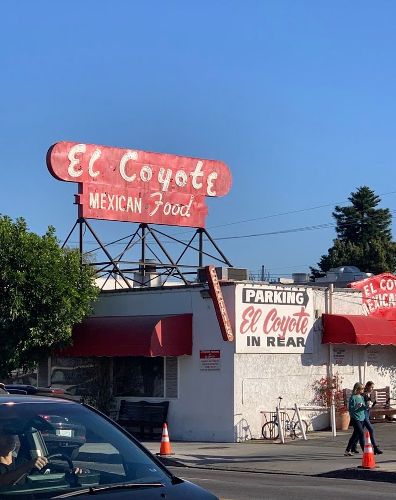 Hollywood/Los Angeles, El Coyote Sign