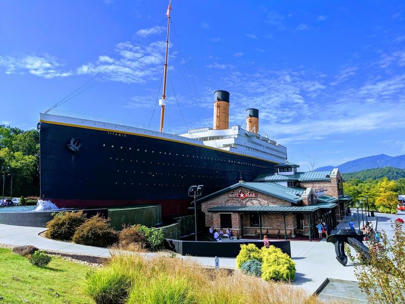 13 Tennessee Destinations Guaranteed To Impress Out-Of-Town Guests - Decor Hint Titanic Museum Attraction, Pigeon Forge