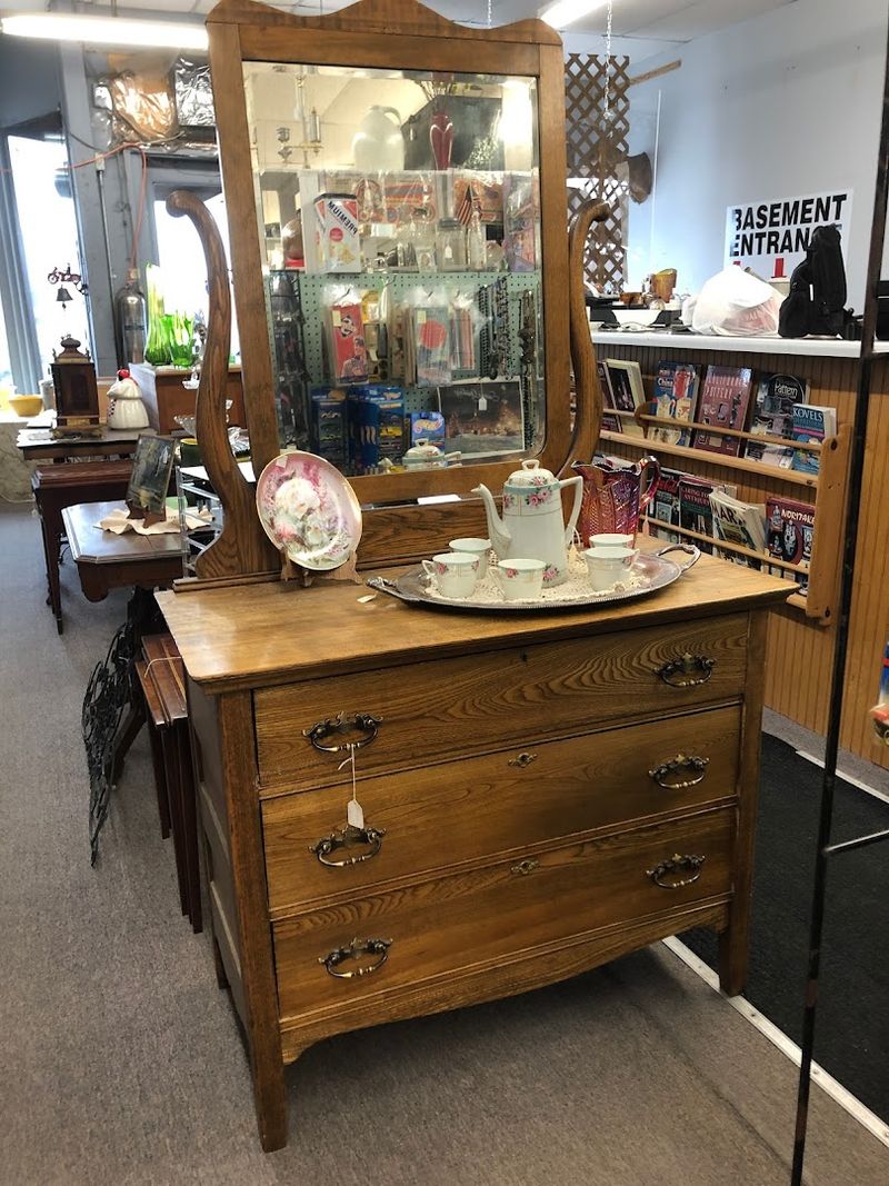 Cottonwood Antique Mall and Flea Market, Columbus