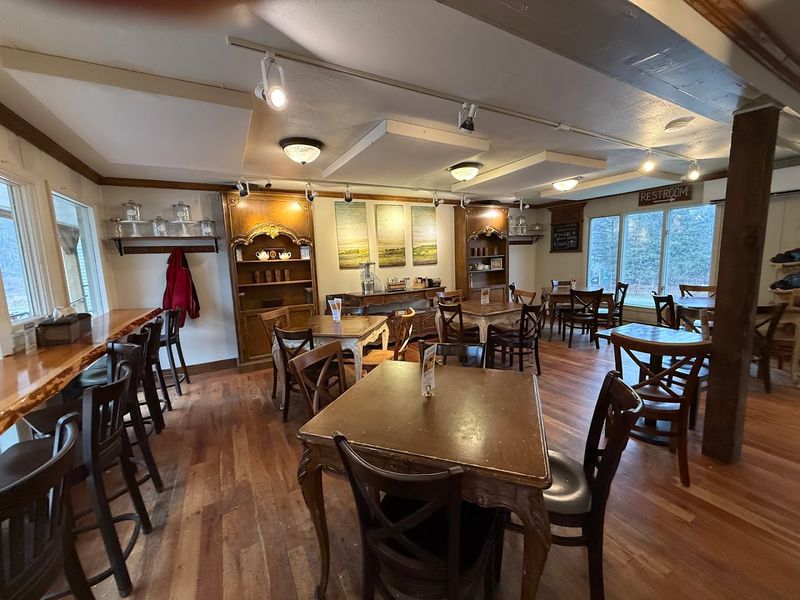 Stowe Bee Bakery & Cafe