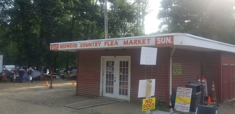 Redwood Country Flea Market, Wallingford