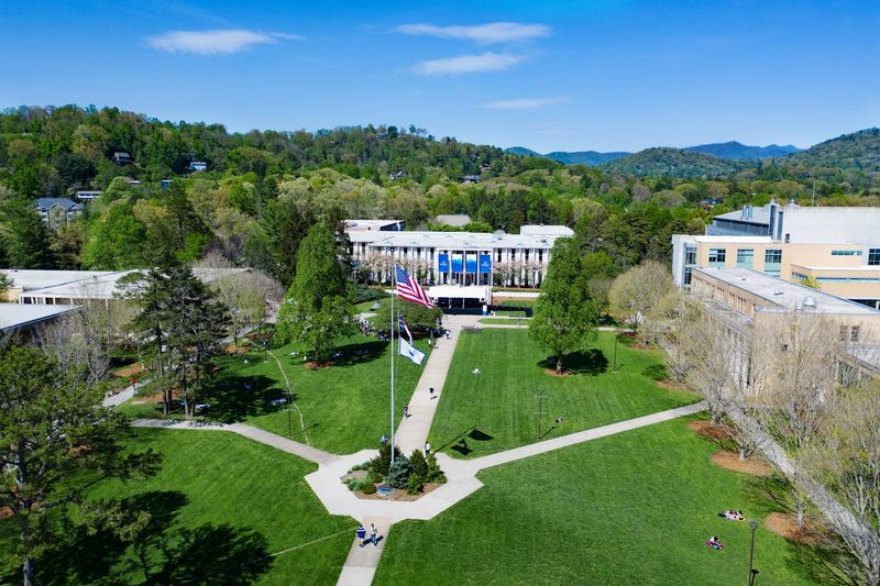 9 North Carolina College Campuses That Are Beautiful Enough For A Walk - Decor Hint UNC Asheville