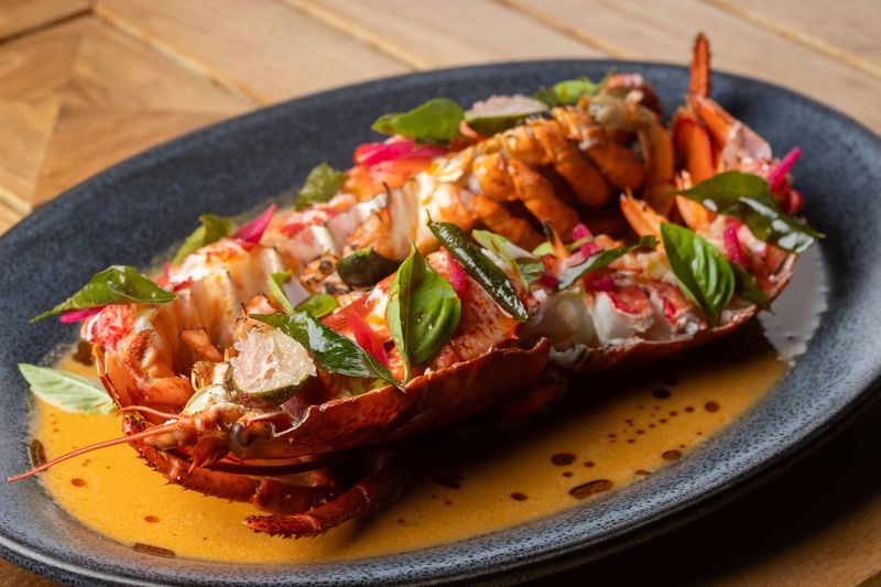 11 Elegant Hawaii Restaurants Worth Planning A Special Dinner Around - Decor Hint CanoeHouse