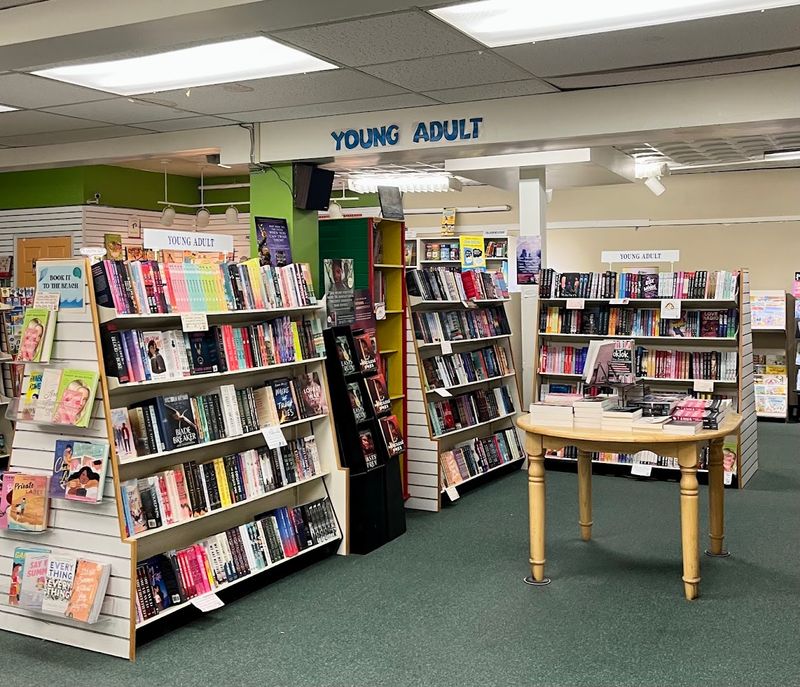 These 10 Pennsylvania Bookstores Make It Easy To Forget About Screens - Decor Hint Doylestown Bookshop