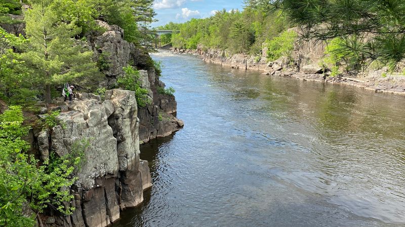 These 10 Scenic Minnesota Getaways Cost Less Than A Fancy Dinner - Decor Hint Taylors Falls