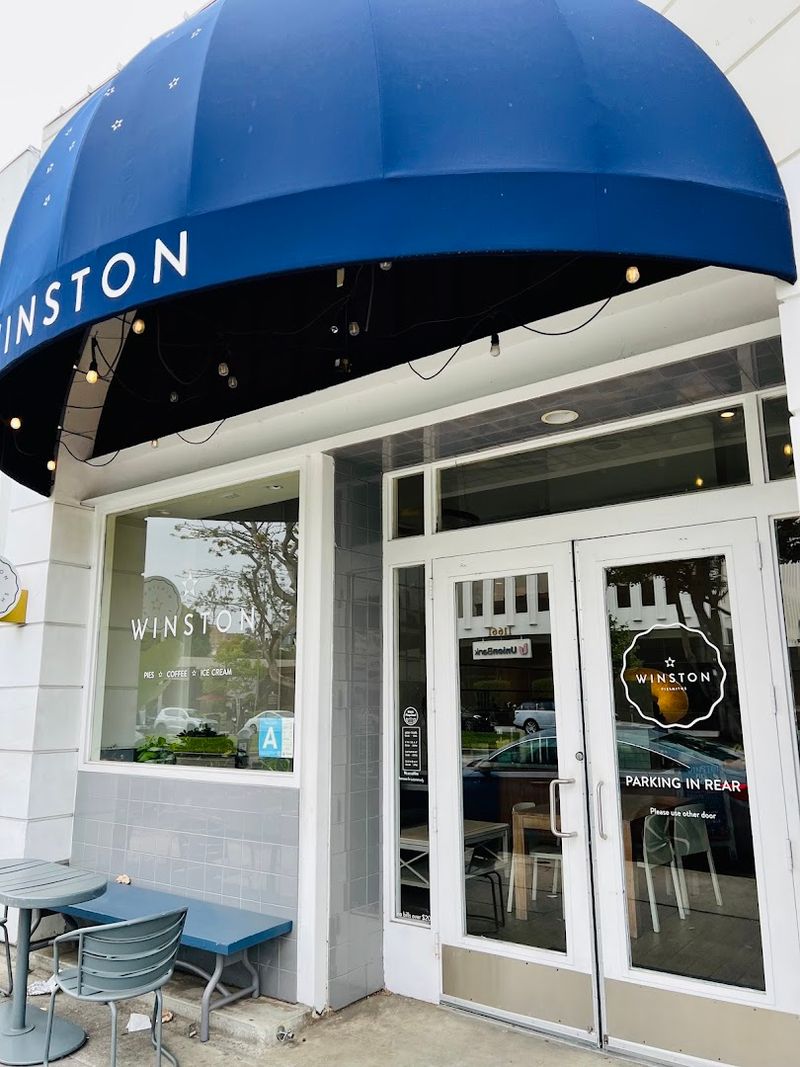 Winston Pies, Los Angeles