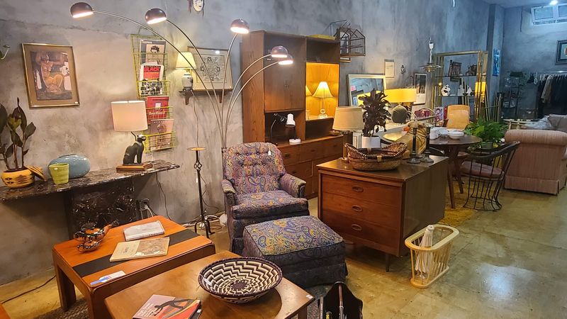 Dobbin St. Vintage Co-Op 