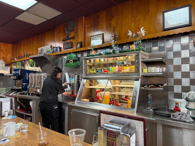 Montana Locals Swear This $7.75 Breakfast Beats Anything From A Chain Restaurant - Decor Hint The Place That Started It All