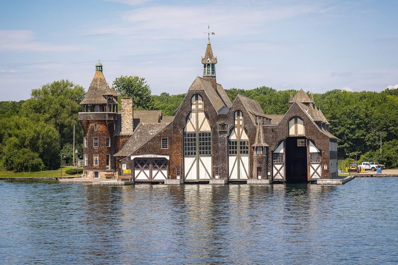 12 Beautiful Places In New York State For Summer Travel Inspiration - Decor Hint Boldt Yacht House