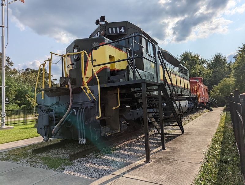 The Last Train Station Of Its Kind In North Carolina Is More Beautiful Than It Looks - Decor Hint Model Trains Recreate The Town's 1950s Rail-Yard Era