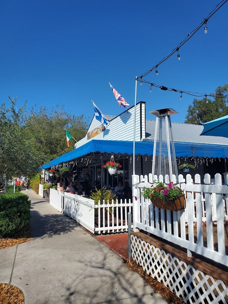 This Charming Florida Town Makes It Easy To Slow Down For A While - Decor Hint Dining Worth Planning Your Day Around