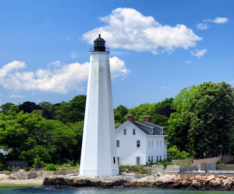 New London Harbor Light, New London
