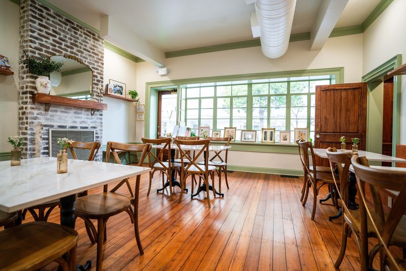13 Hole-In-The-Wall Italian Spots In Georgia That Taste Like Nonna Made It - Decor Hint Veratina