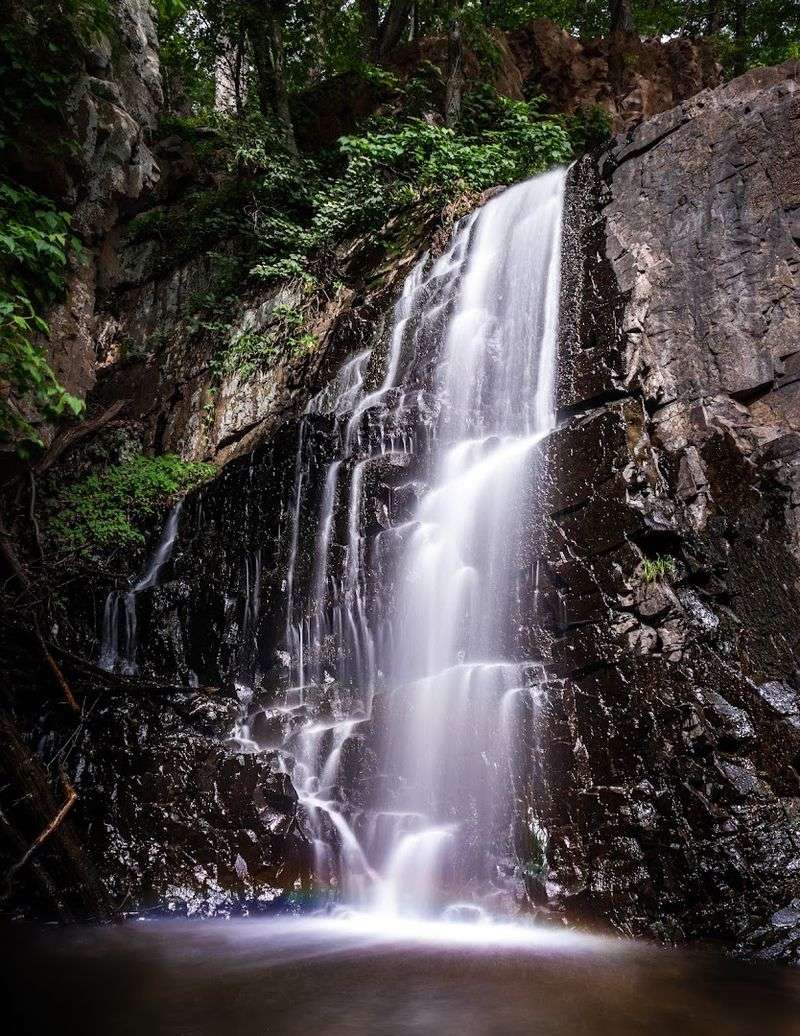 Westfield Falls, Middletown