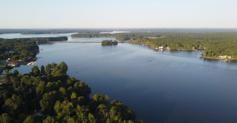 North Carolina Has 11 Lake Getaways That Are Perfect For An Easy Escape In 2026
