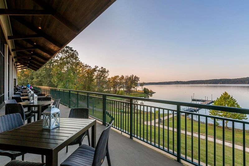 Lodge At Pickwick Landing
