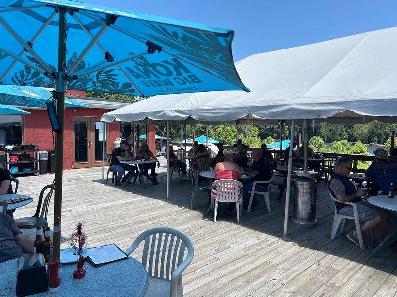 Riverside Barr And Grill