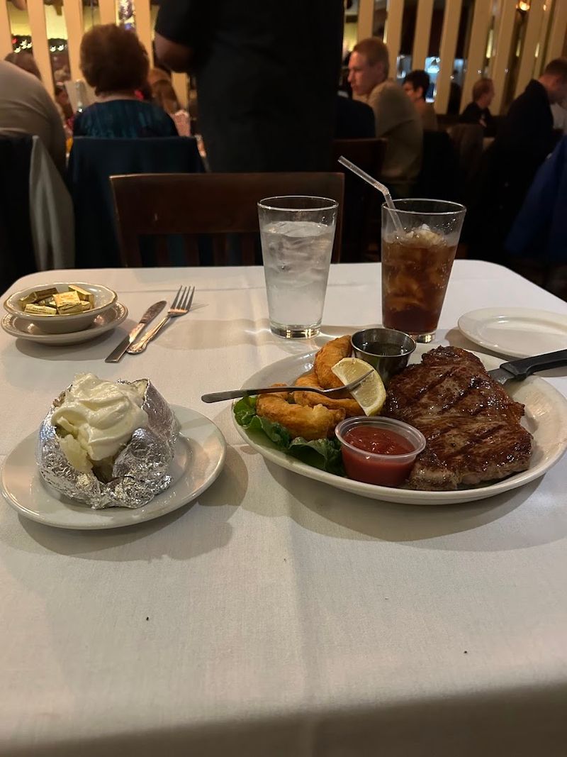 The Menu That Keeps Comfort Food Honest