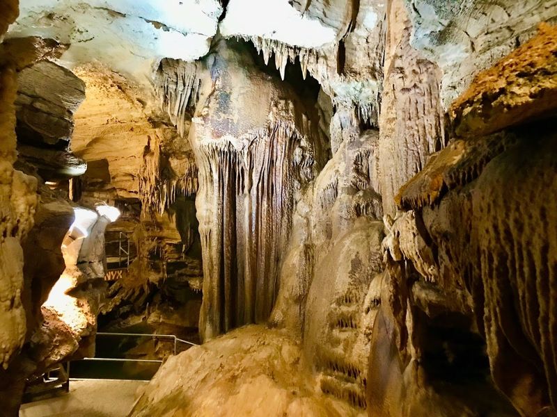 Crystal Onyx Cave