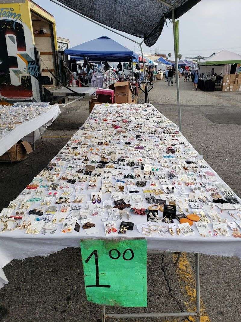The Massive Flea Market In California That Locals Keep Raving About - Decor Hint Affordable Admission Keeps It Accessible