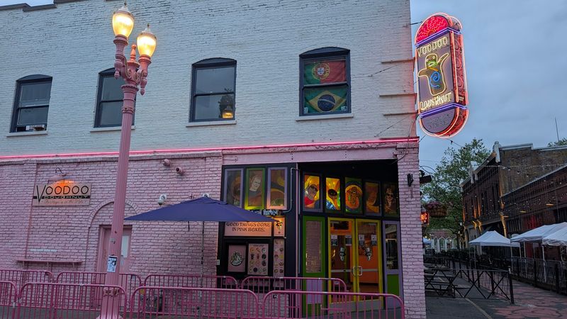 Oregon Has A Donut Shop Where The Line Wraps Around The Block Long Before Most People Have Had Their First Coffee - Decor Hint The Iconic Pink Box Experience