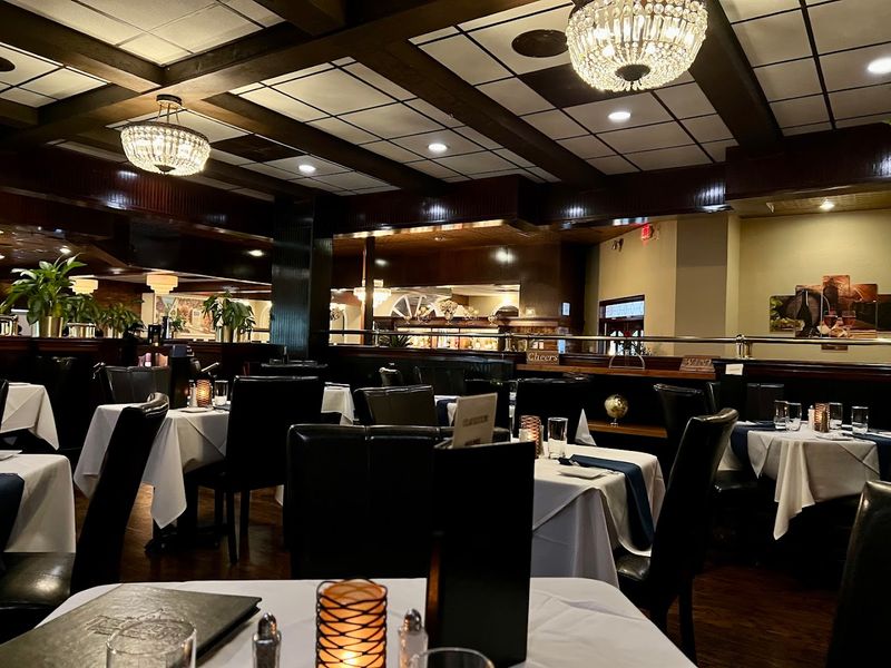 Some Of Florida's Best Steaks Are Being Served In These Small-Town Restaurants - Decor Hint The Cellar Grille, Sebring