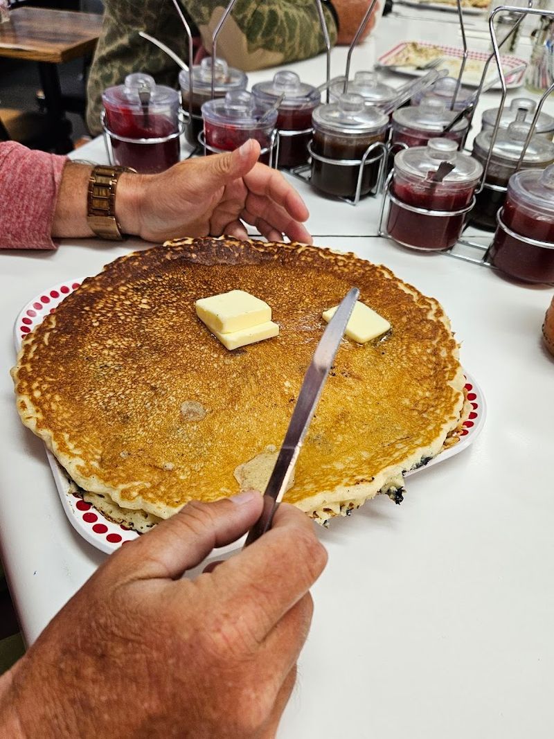 Alaska Has A Cafe Where The Food Is Made With So Much Craft That It Has Become The Only Reason Some People Visit - Decor Hint Breakfast That Earns The Wait