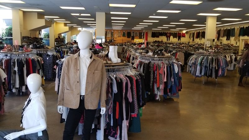 These 11 Southern California Thrift Stores Will Blow Your Mind, If You Love Vintage Finds - Decor Hint Crossroads Trading, Los Angeles