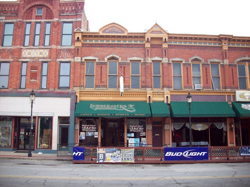 Dining And Local Flavor