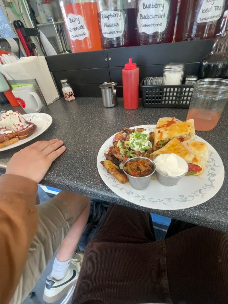 This Cozy Connecticut Eatery Makes Early Mornings Feel Completely Worth It - Decor Hint Breakfast Classics Elevated