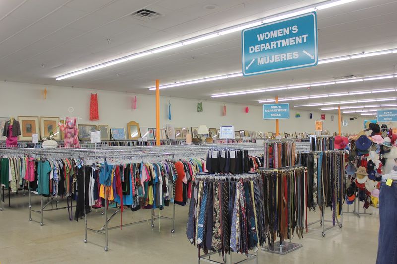 14 Massive Florida Thrift Stores Treasure Hunters Cannot Stop Exploring - Decor Hint Sunshine Thrift Store