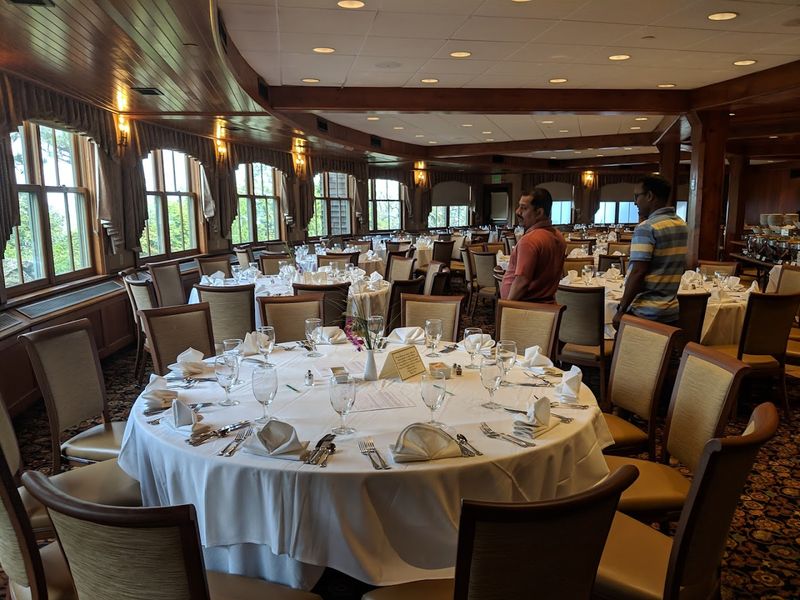 This New York Hotel Restaurant Has Turned Into A Must-Visit Dining Destination - Decor Hint The Structured Meal Service Experience