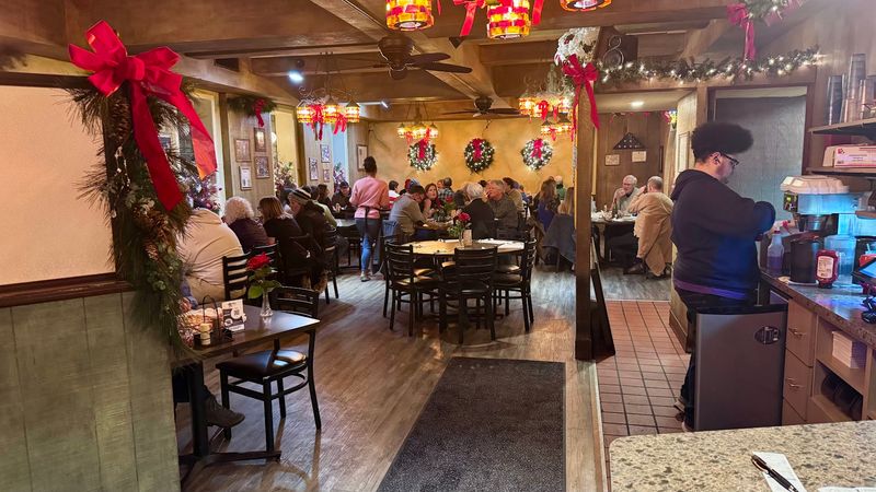 The Wisconsin Restaurant Where Pizza Has Been Stealing The Spotlight For Years - Decor Hint The Old-School Interior That Feels Like A Time Machine