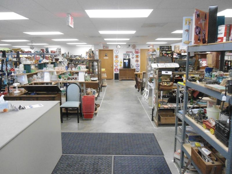 Picker Flea Market Antique And Collectible Mall