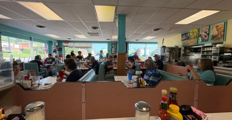People Drive From All Over Nebraska For The Delicious Burgers At This Old-Timey Diner