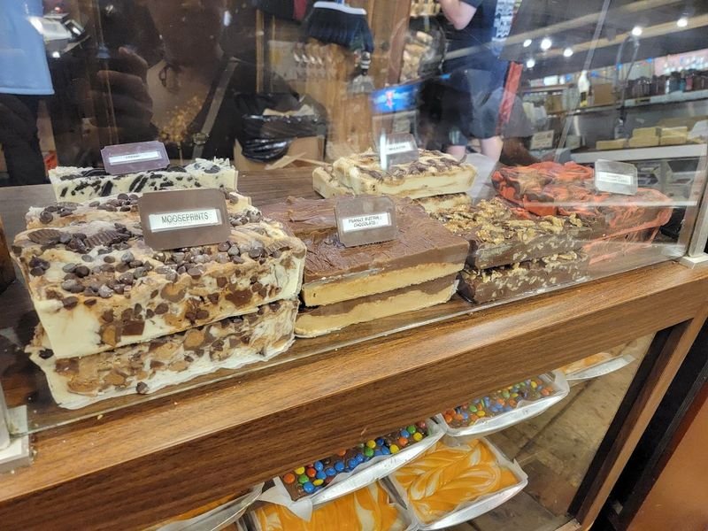 You'll Drive Hours To Taste The Incredible Fudge At This Tiny Connecticut Store - Decor Hint Grab A Box To Take Home For Friends And Family