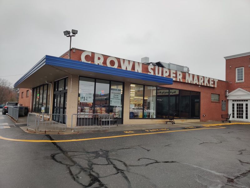 This Kosher Grocery Store In Connecticut Has People Traveling From Miles Away - Decor Hint Easy To Find With Convenient Parking